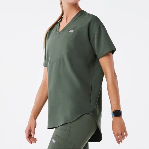 FIGS- Halle V-Neck Tunic Scrub Top in moss - Picture 4 of 7